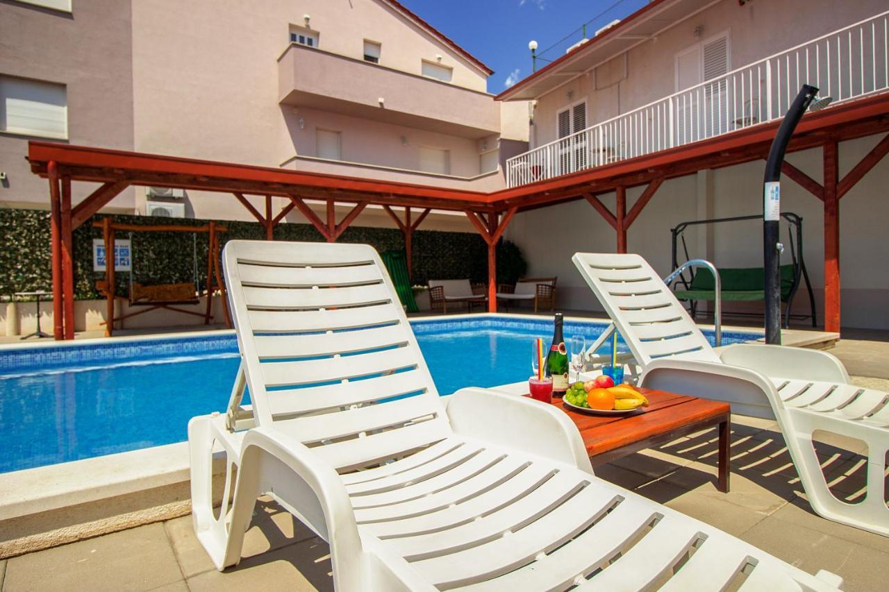 Villa Ljetni San Omis Exterior photo
